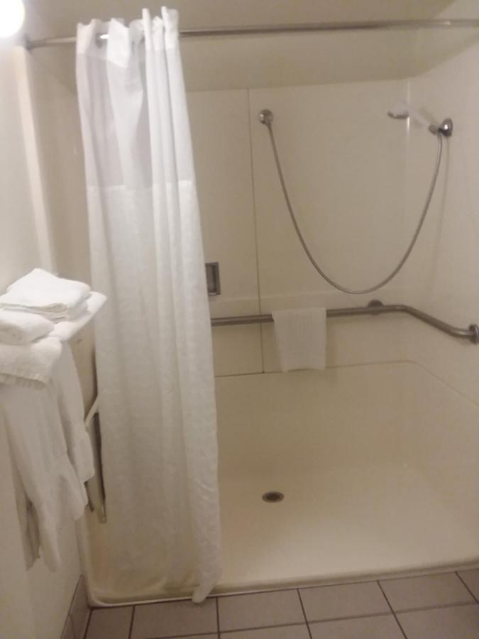 Queen Room - Disability Access/Non-Smoking