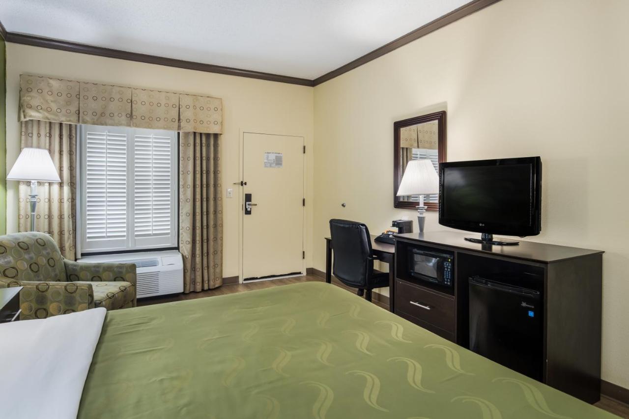 Queen Room - Accessible/Non-Smoking
