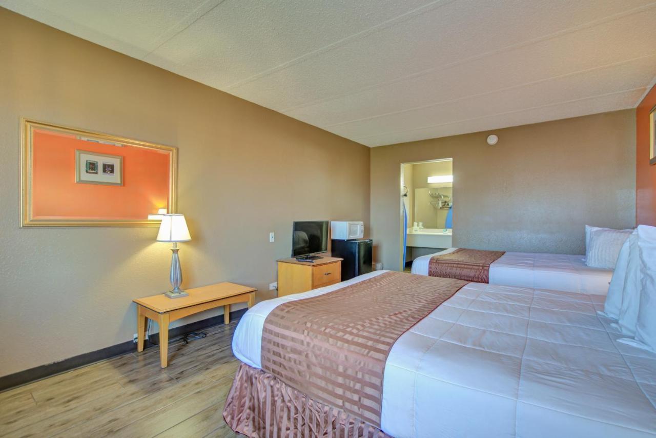 Queen Room with Two Queen Beds - Smoking
