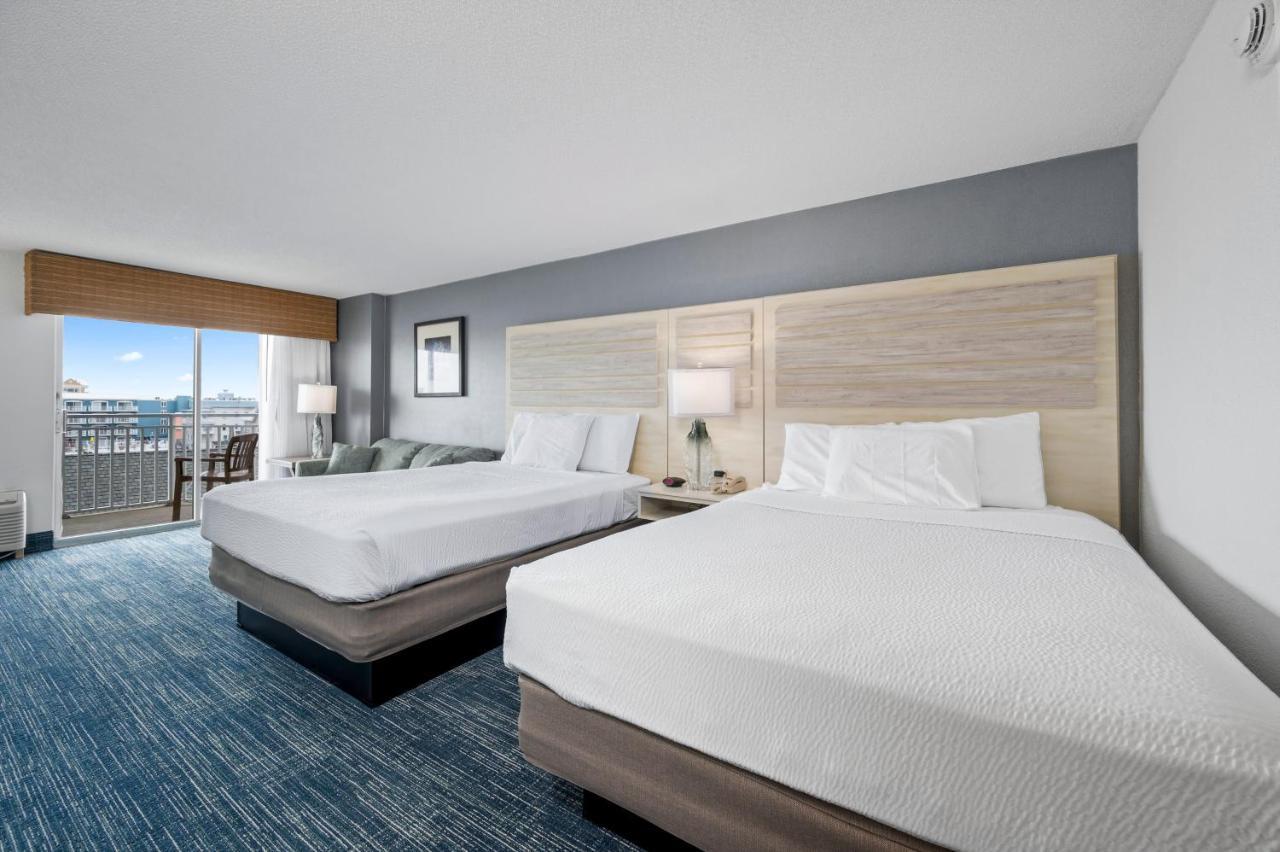 Balcony Two Queen Beds and Sofa Bed with Side Ocean View,1397479811:JPEG