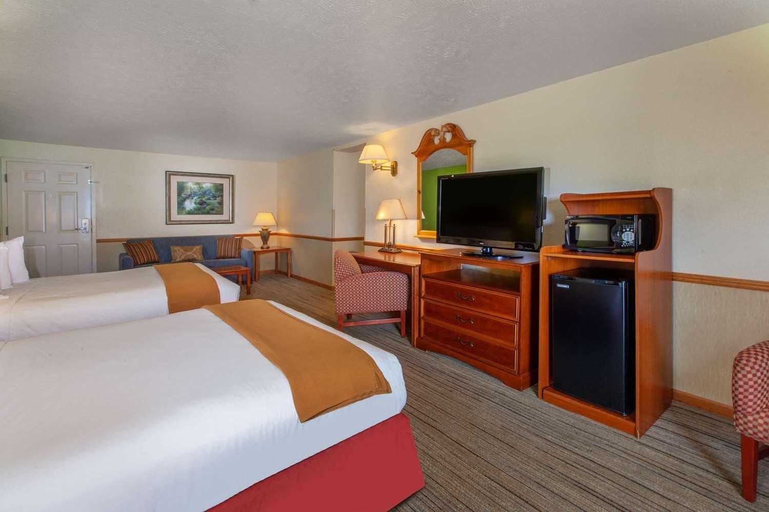 Queen Room with Two Queen Beds and Patio,1285238056:JPEG