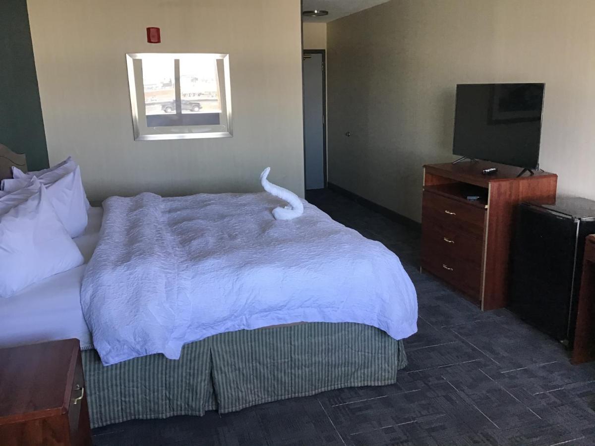 Three-Bedroom Suite - Non-Smoking