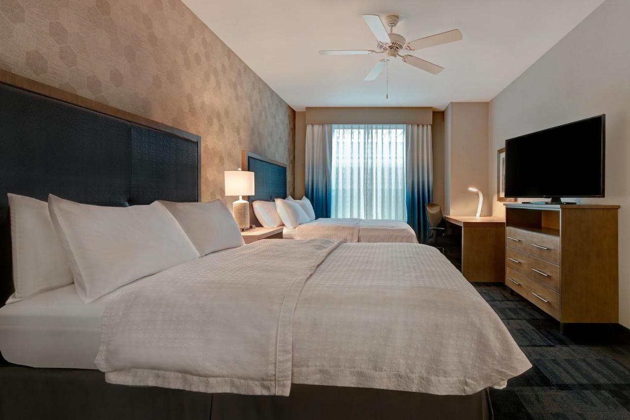 One-Bedroom Queen Suite with Two Queen Beds - Non-Smoking