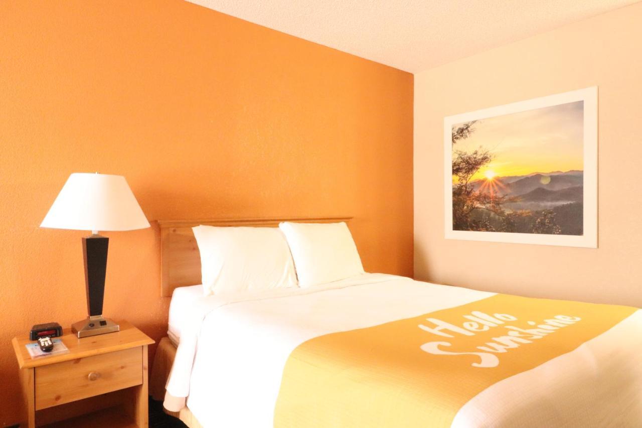 Queen Room with Bath Tub - Mobility Accessible/Non-Smoking,1102633908:JPEG