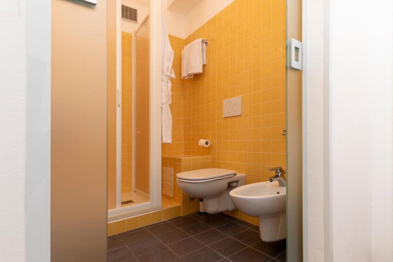 Standard Double Room,1111763364:JPEG
