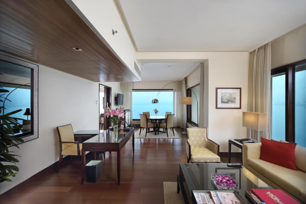 Premier Suite Queen’s Necklace View