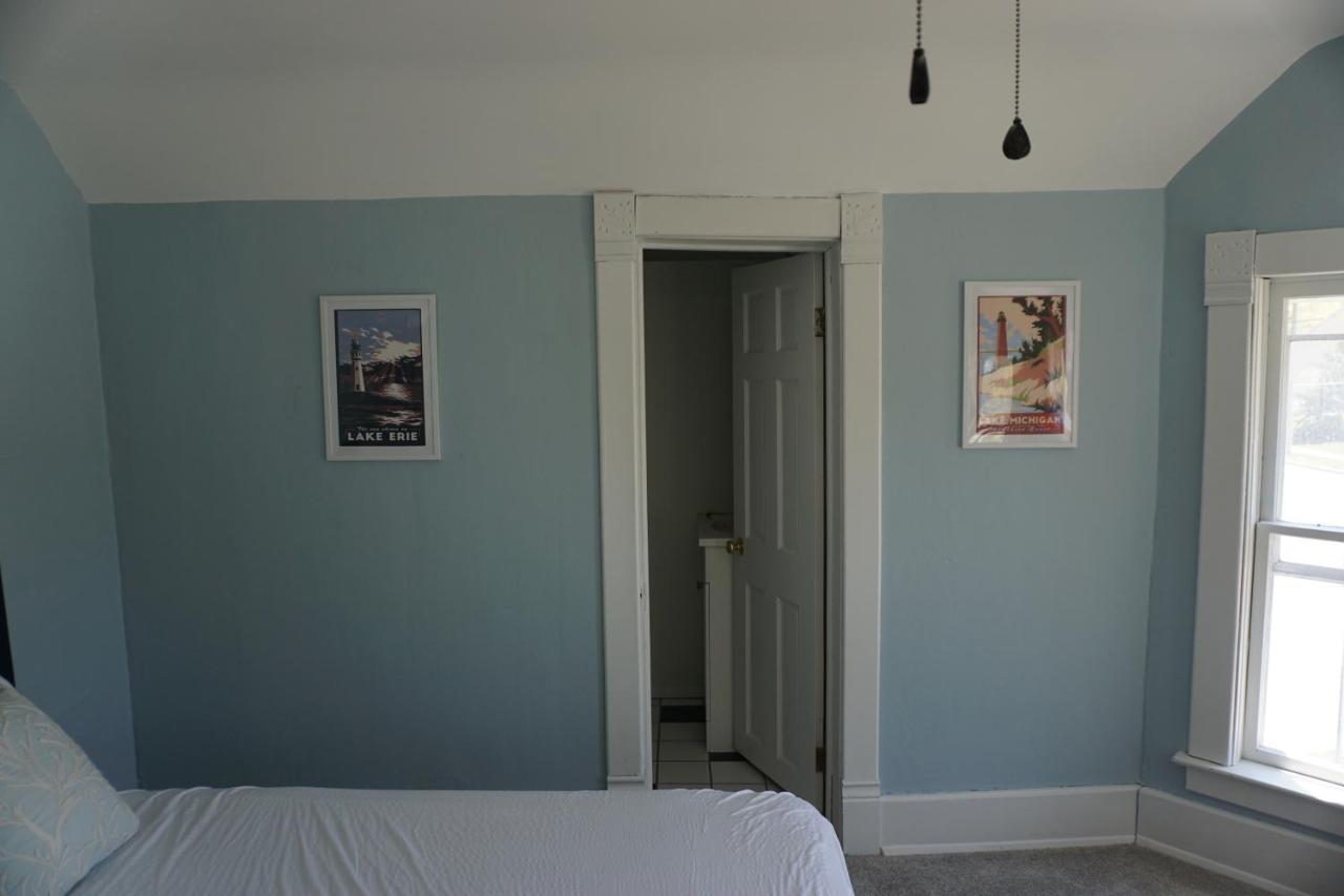 Standard Queen Room