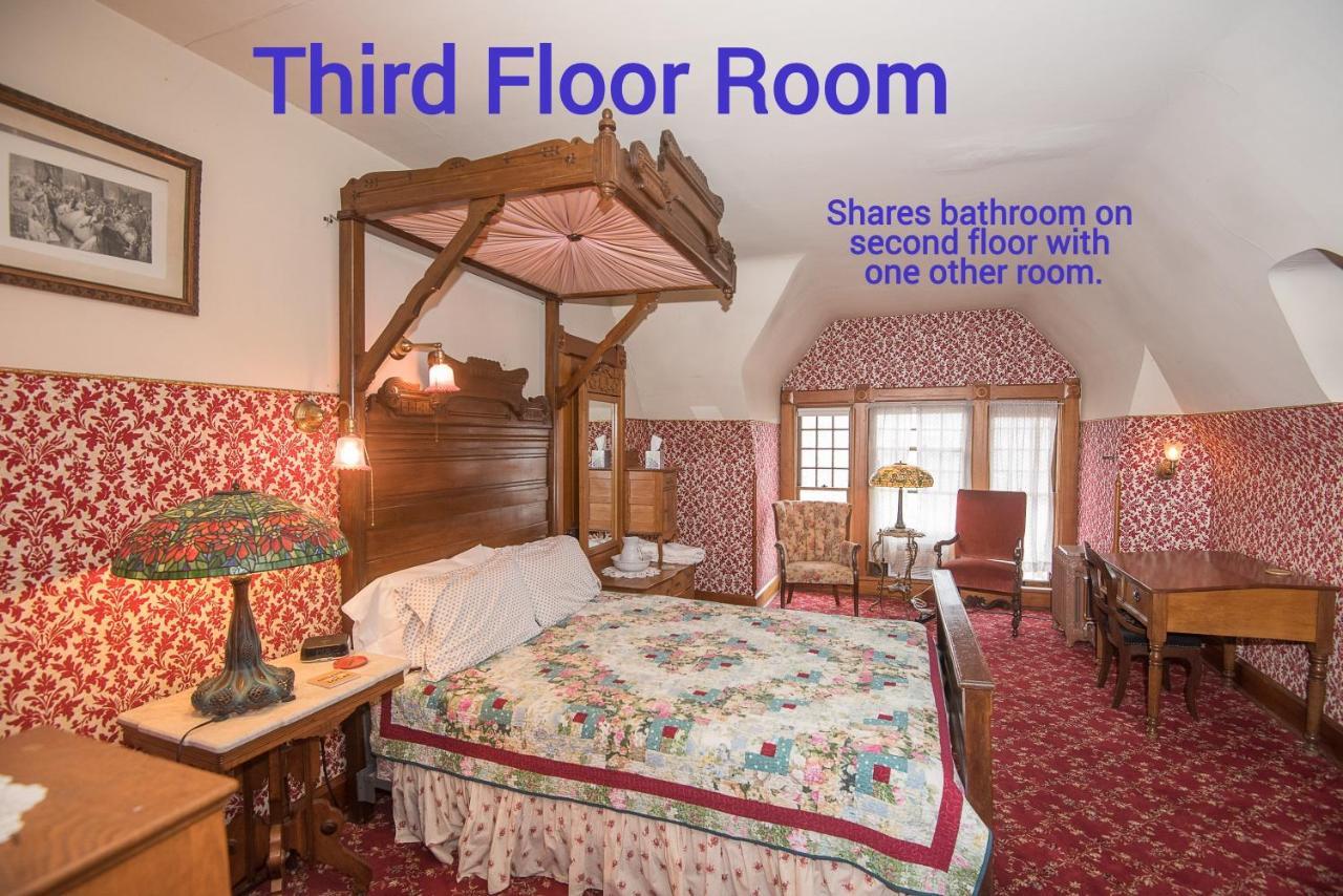 Double Room with Shared Bathroom