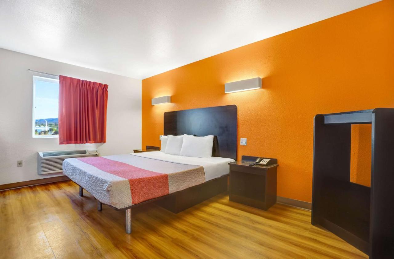 King Room - Non-Smoking
