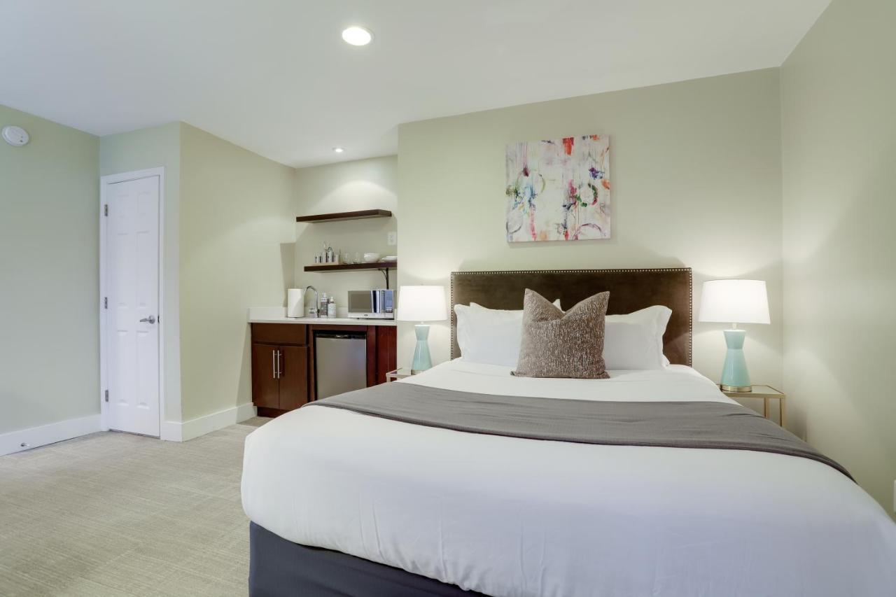 Standard Queen Room