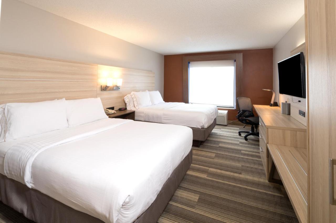 Standard Queen Room with Two Queen Beds,1115182974:JPEG
