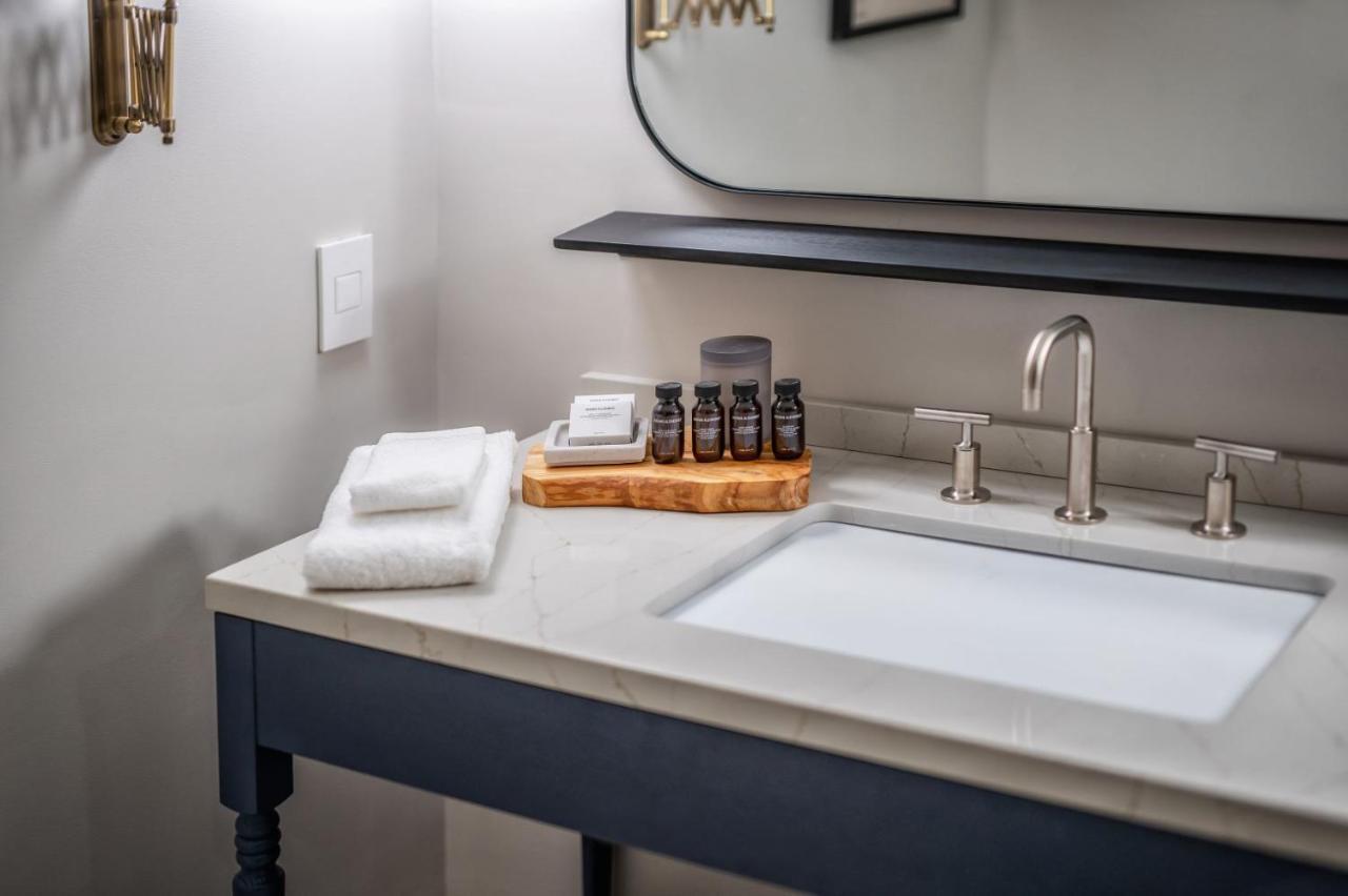 Jasper Studio Suite - ADA / One King