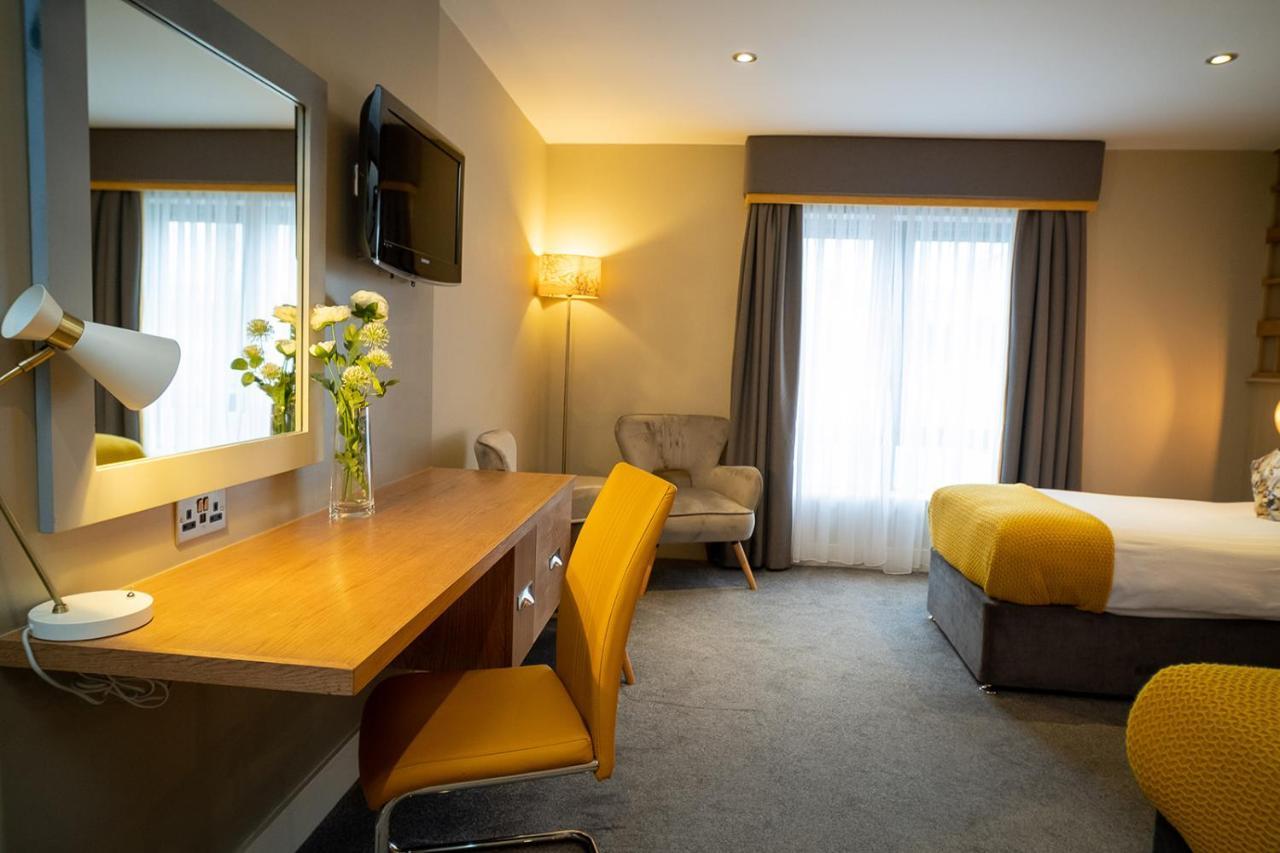 Family Room (2 Adults + 2 Children),1118024394:JPEG