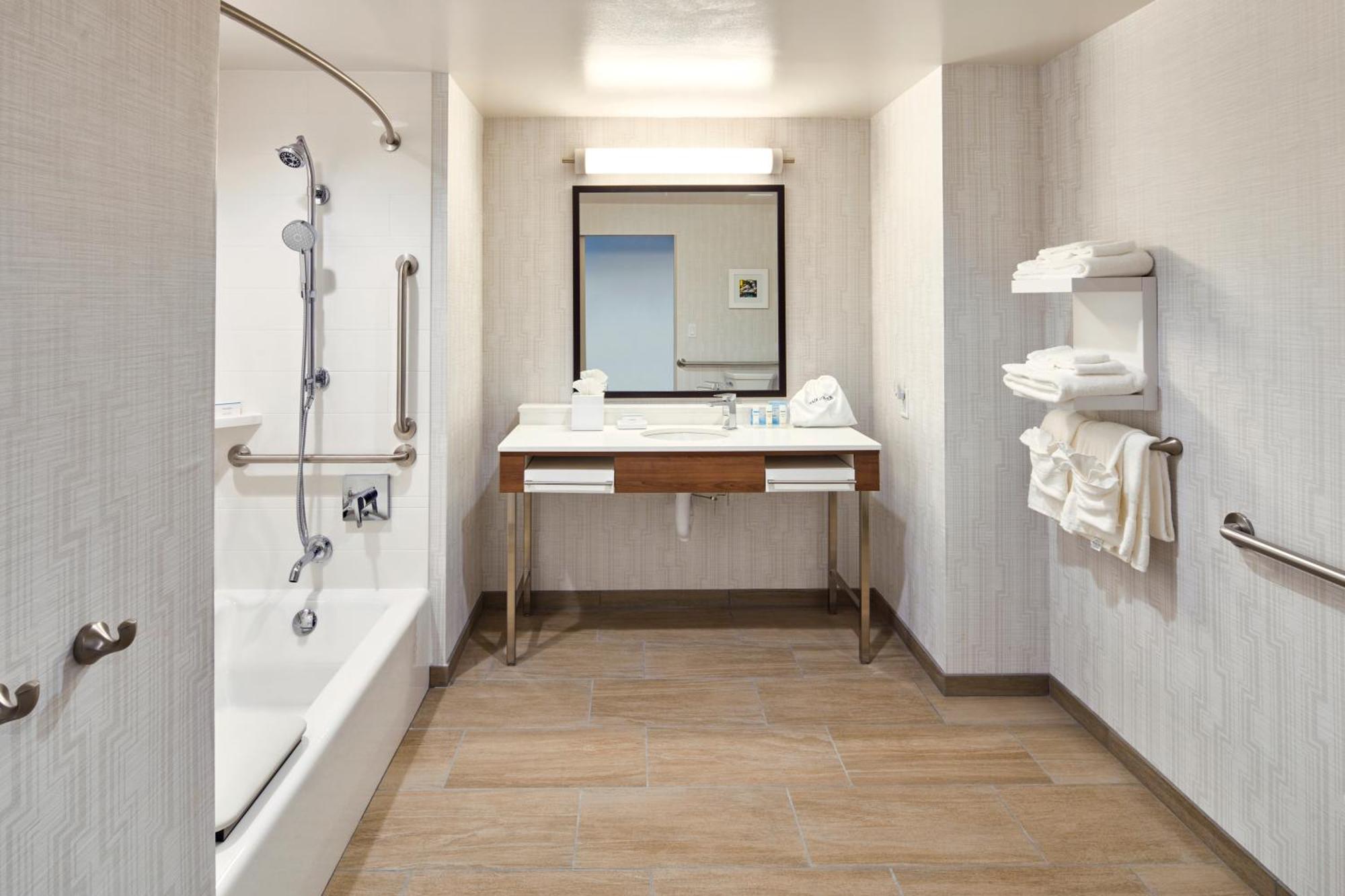 King Room with Accessible Tub - Mobility and Hearing Access/Non-Smoking