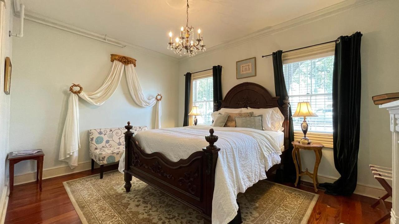 Standard Queen Room
