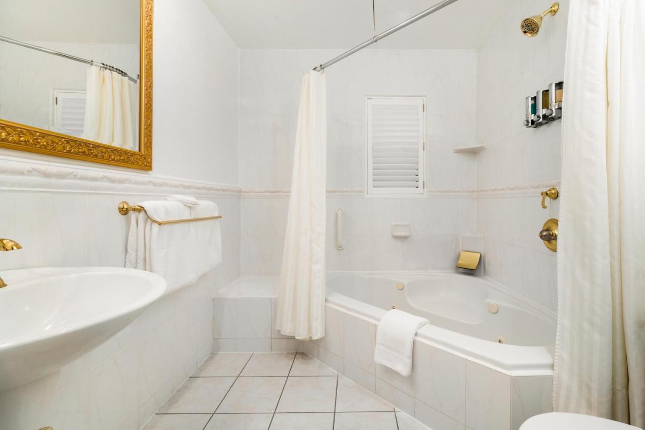 Deluxe King Spa + Fireplace,1498690321:JPEG