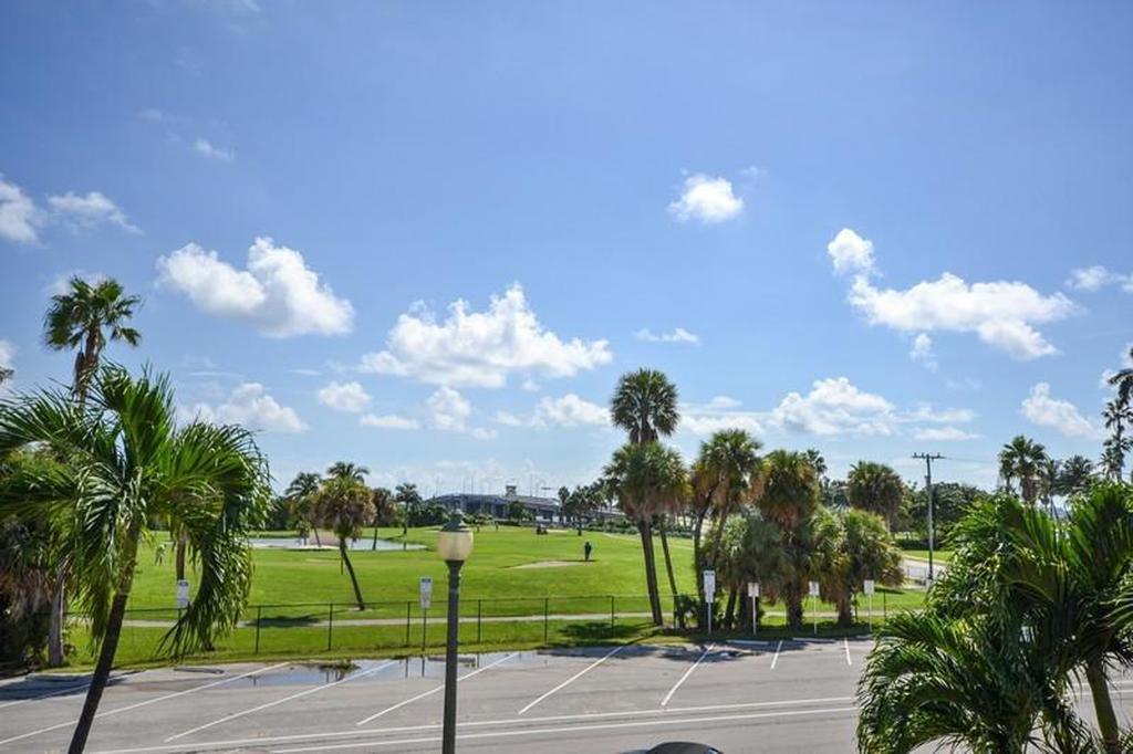 Queen Room with Intracostal View