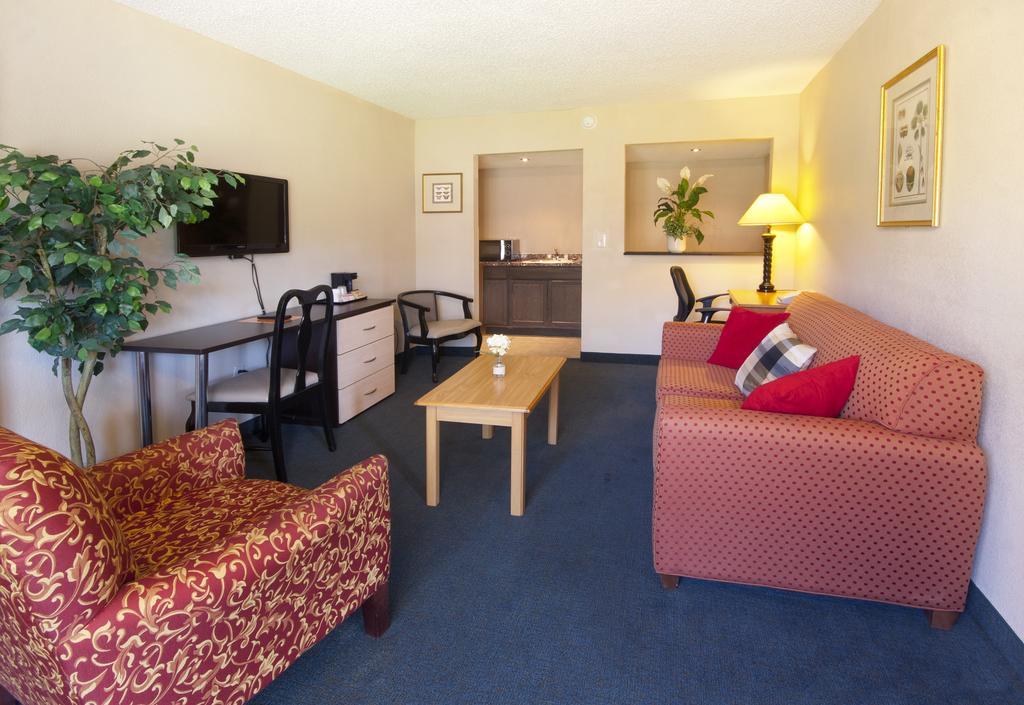 One-Bedroom Suite with Sofa Bed