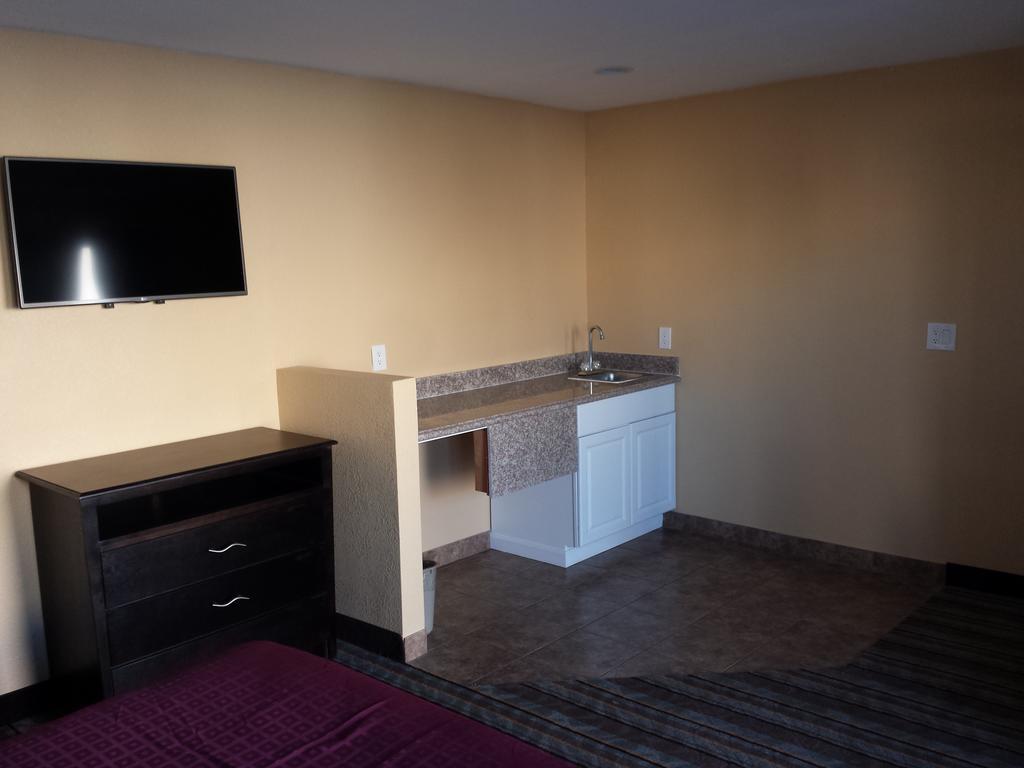 One-Bedroom Suite with Two Queen Beds - Non-Smoking