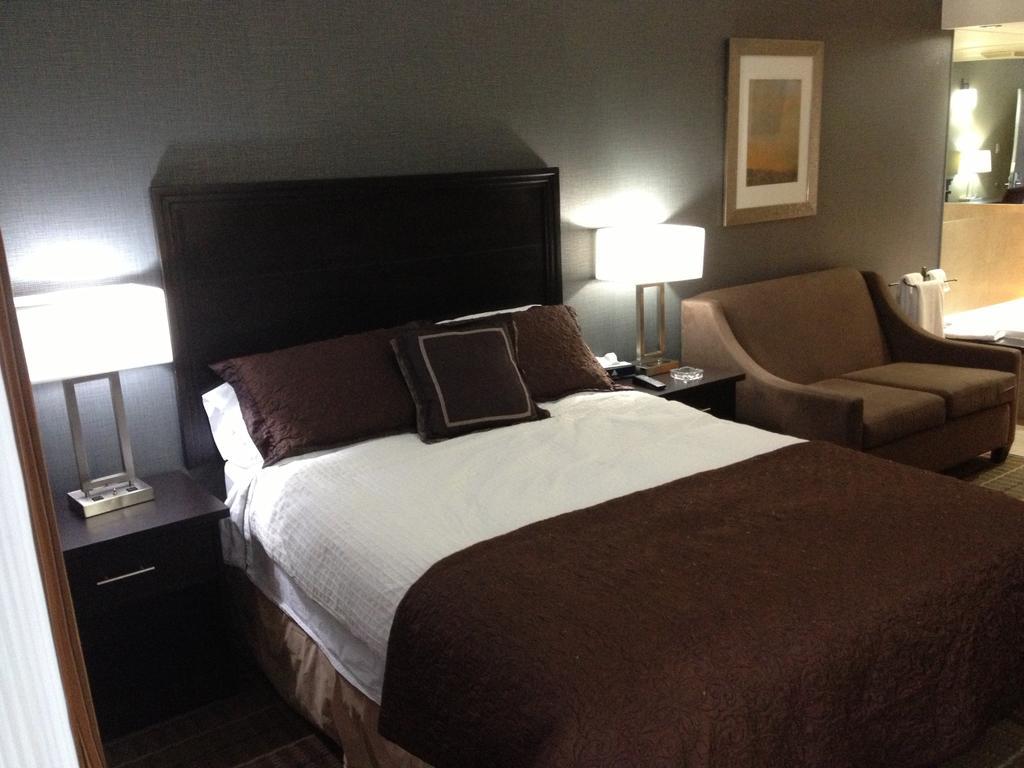 Honeymoon Suite