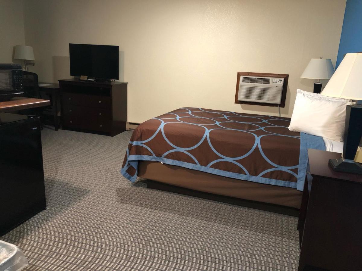 Deluxe Queen Suite