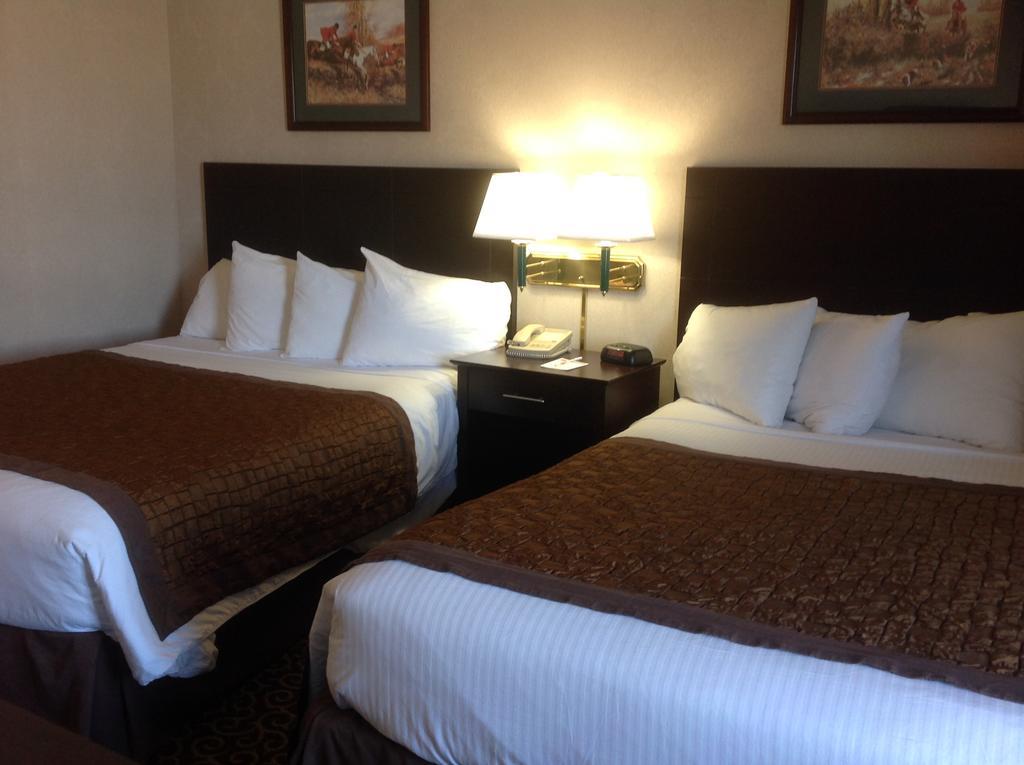 Queen Room with Two Queen Beds - Non-Smoking,116917960:JPEG