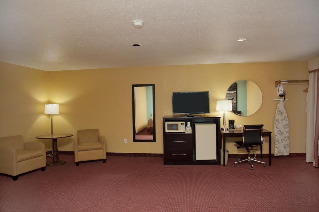 Studio Suite with Two Queen Beds - Non-Smoking