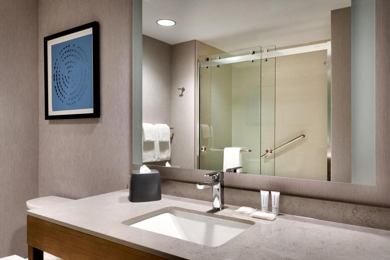 Standard King Room with Sofa Bed,1136162015:JPEG