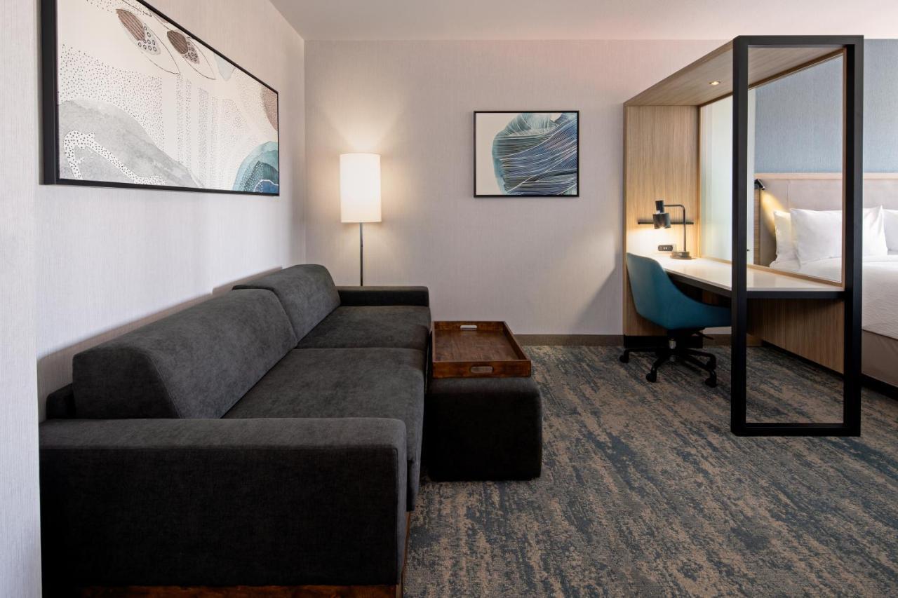 King Suite with Trundle Bed