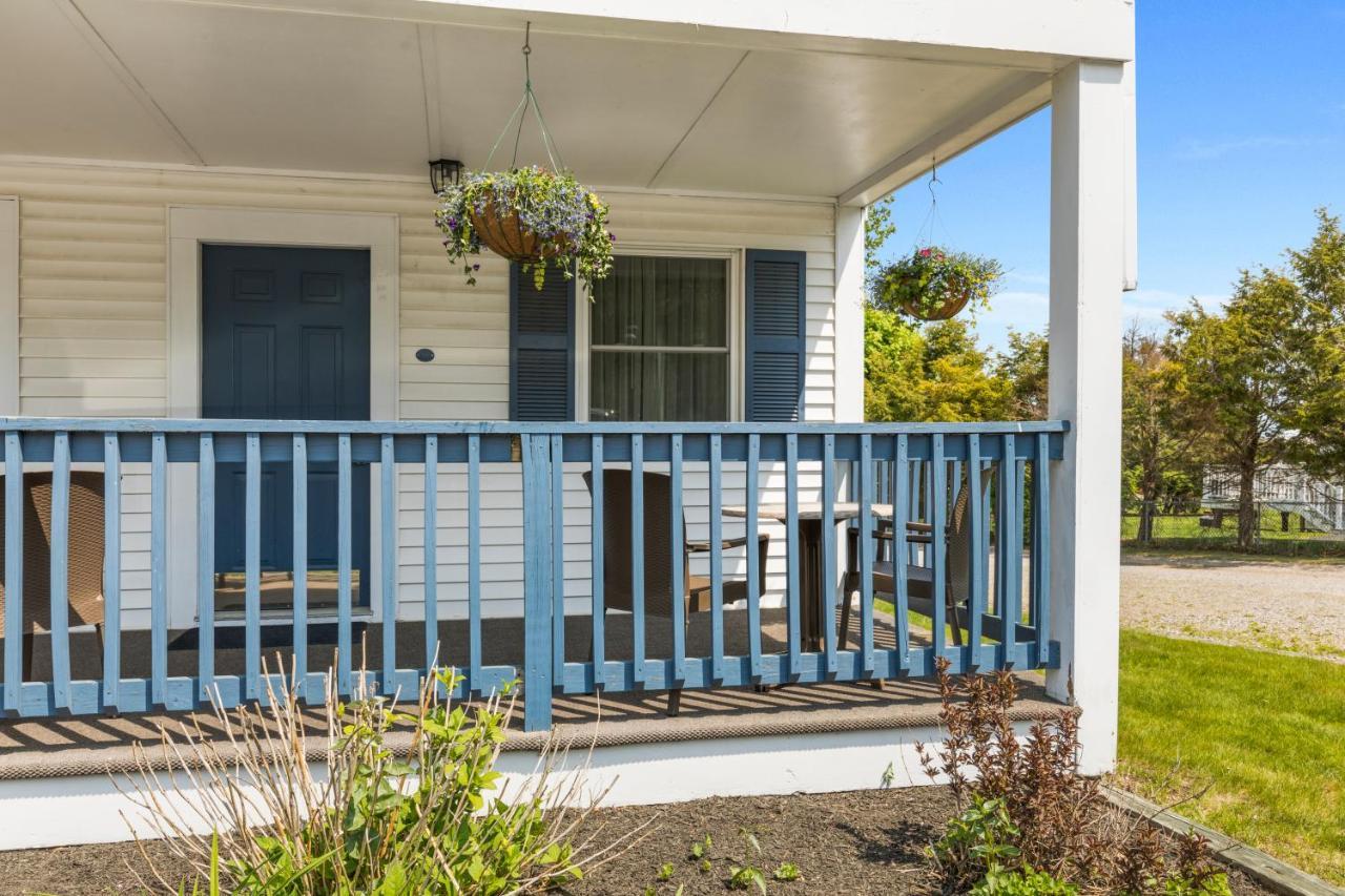 Garden Grove Deluxe King,1141486204:JPEG