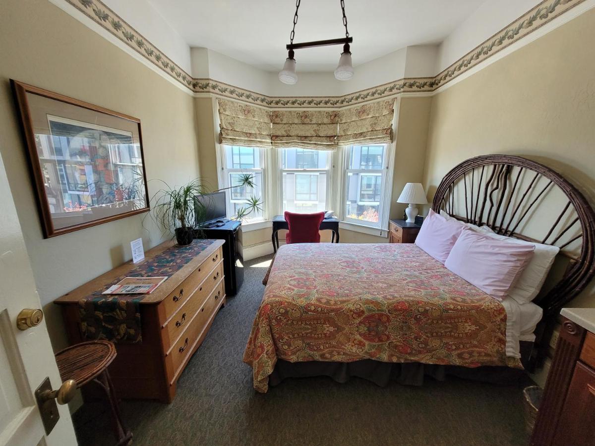 Deluxe Double Room with Shared Bathroom