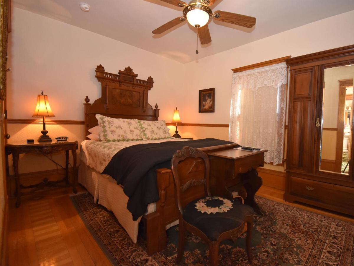 Standard Queen Room