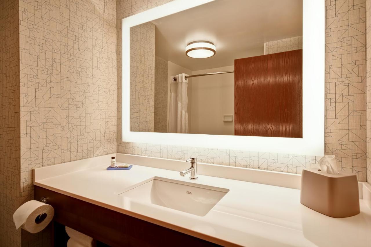 One-Bedroom King Suite with Living Area