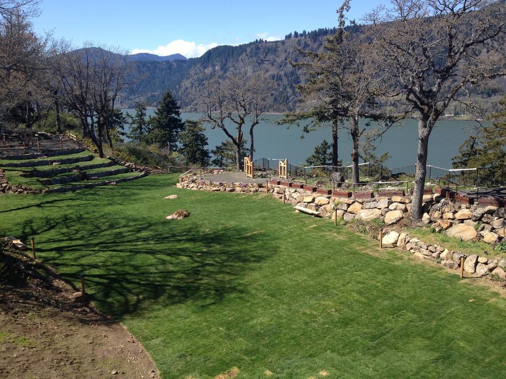1 King Bed, Partial River View (Pet Friendly),714171148:JPEG