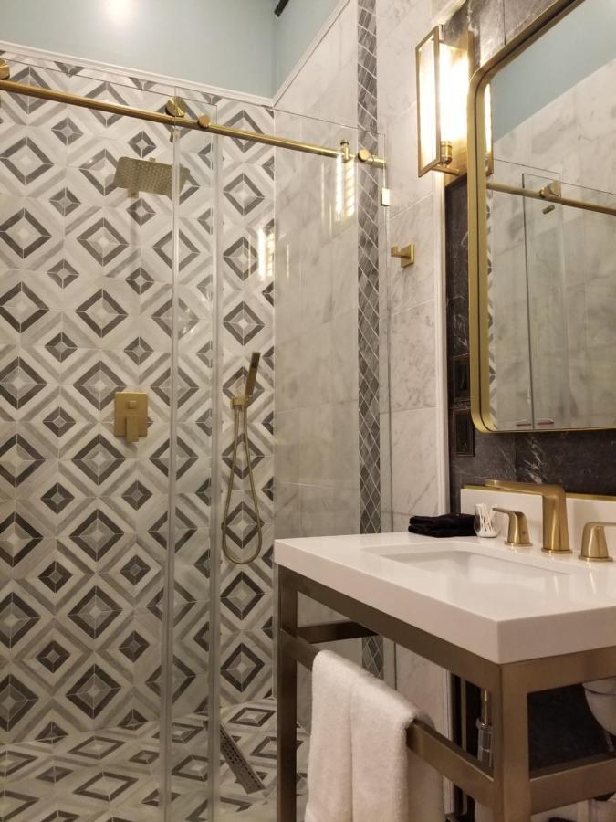 Deluxe Double Room with Shower