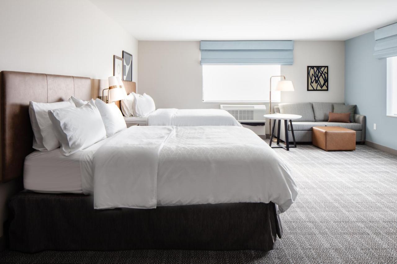One-Bedroom Suite with Two Queen Beds