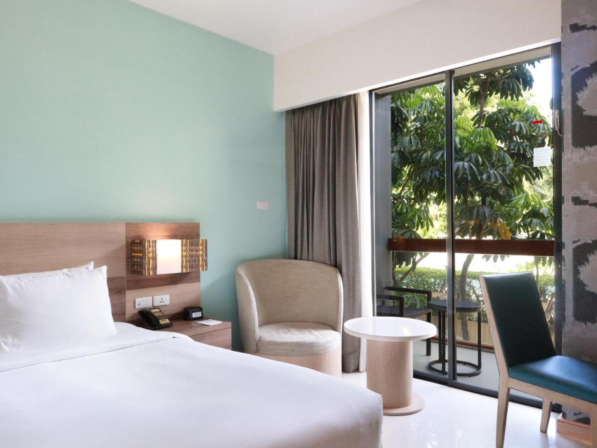 Standard King Room with Garden View and Free Breakfast,1498853104:JPEG
