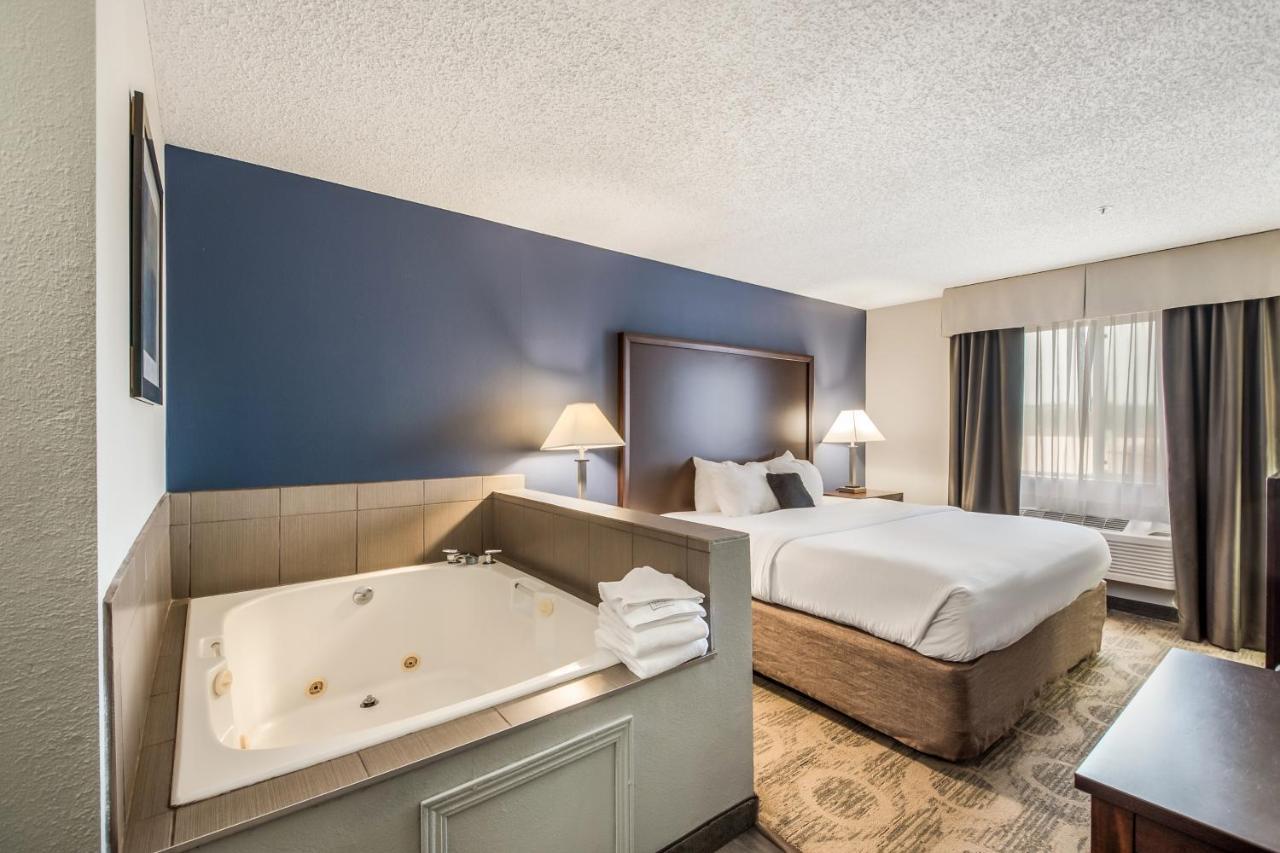 Deluxe King Room with Spa Bath - Non-Smoking