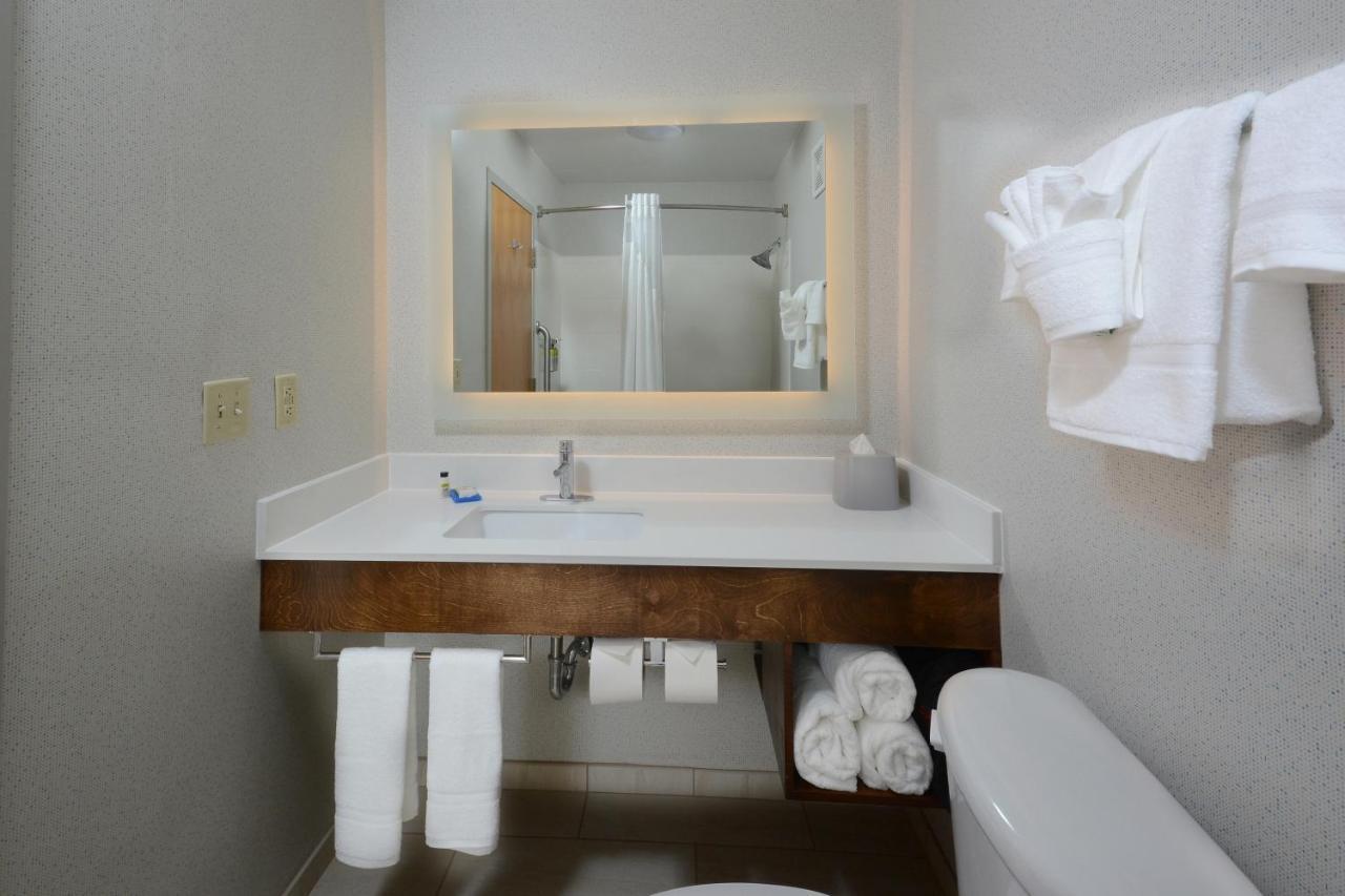 King Room with Mobility Accessible Roll-In Shower - Non-Smoking