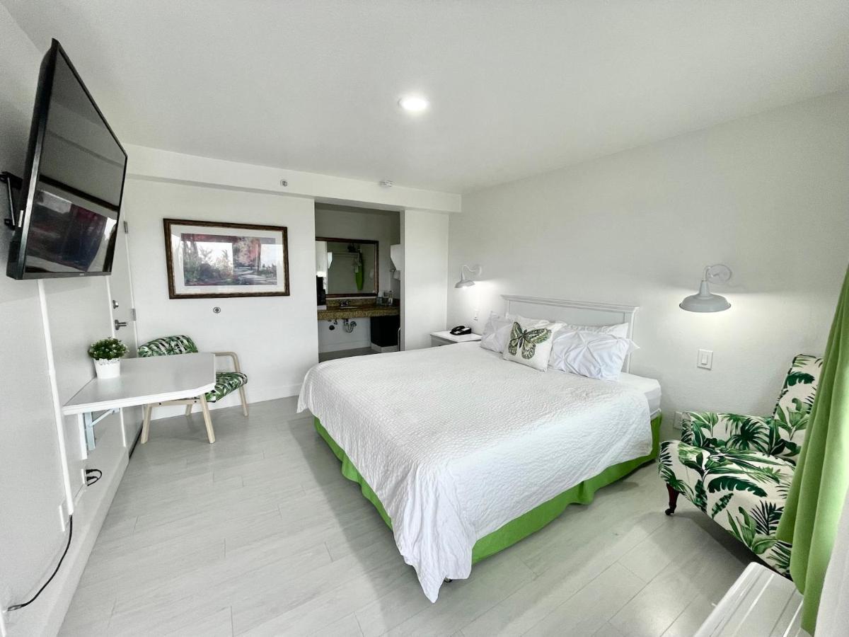 Deluxe Family Room,1161843930:JPEG