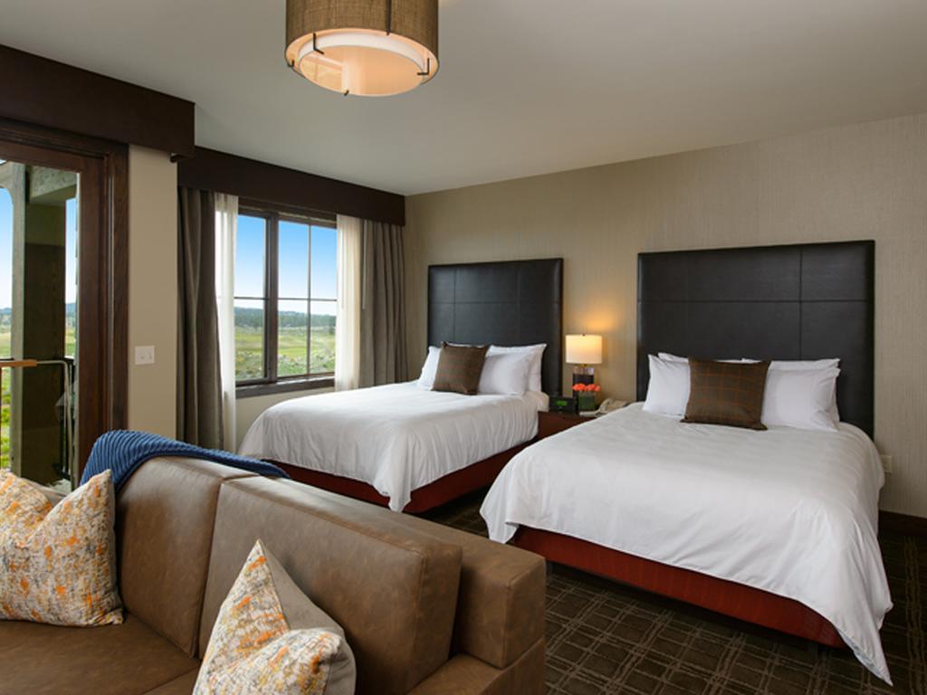 Deluxe Queen Room with Two Queen Beds with Golf View
