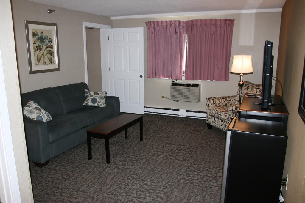 Deluxe King Suite