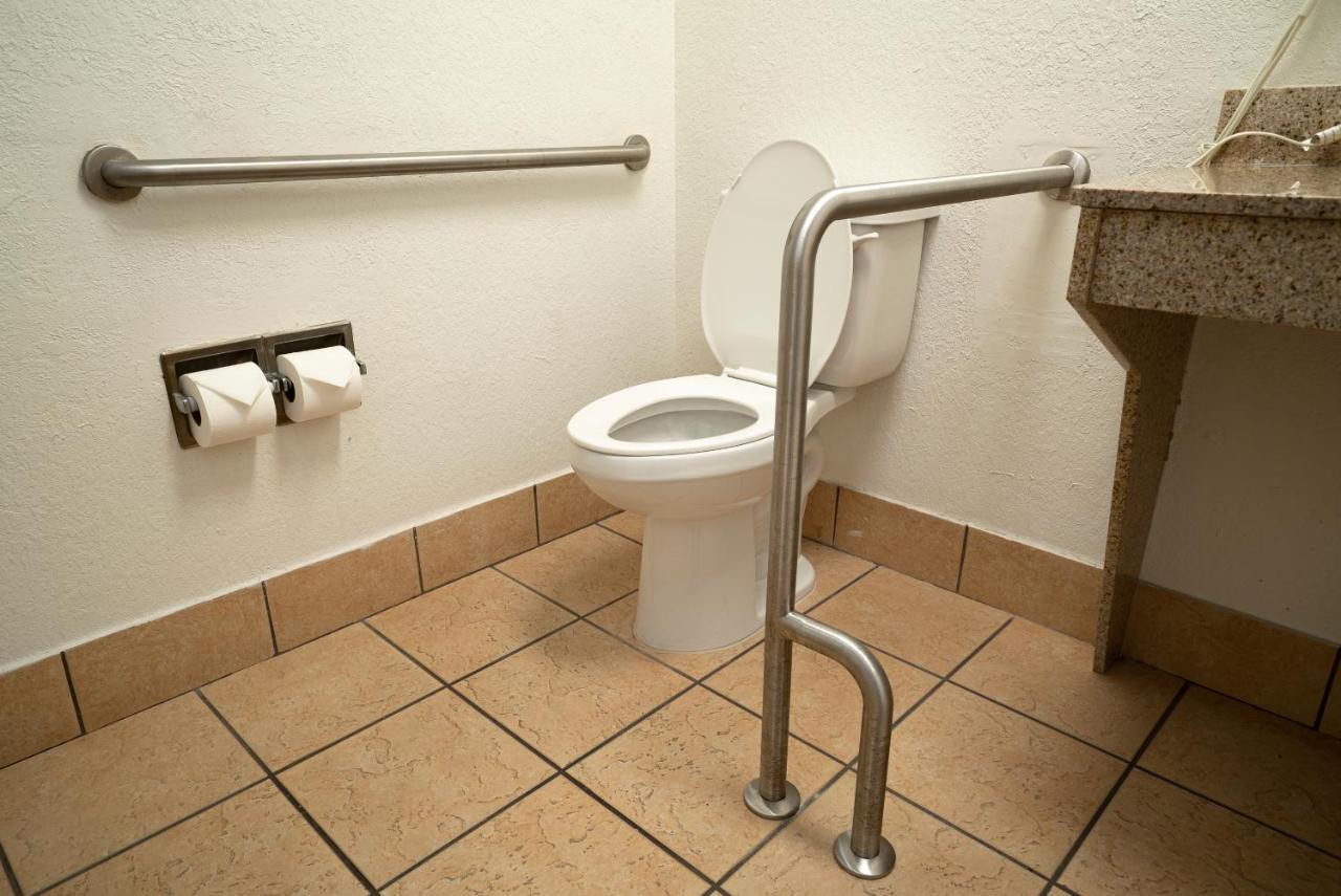King Room with Shower - Disability Access/Non-Smoking - Interior Corridor