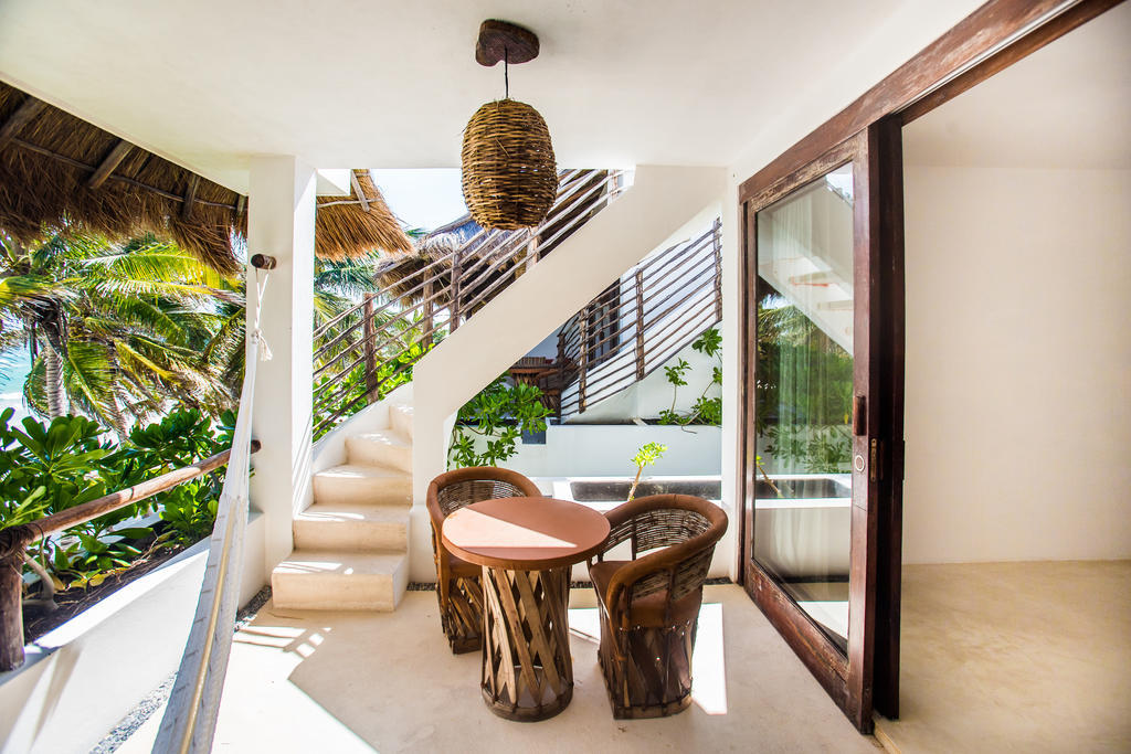 Beachfront Rooftop,976937374:JPEG