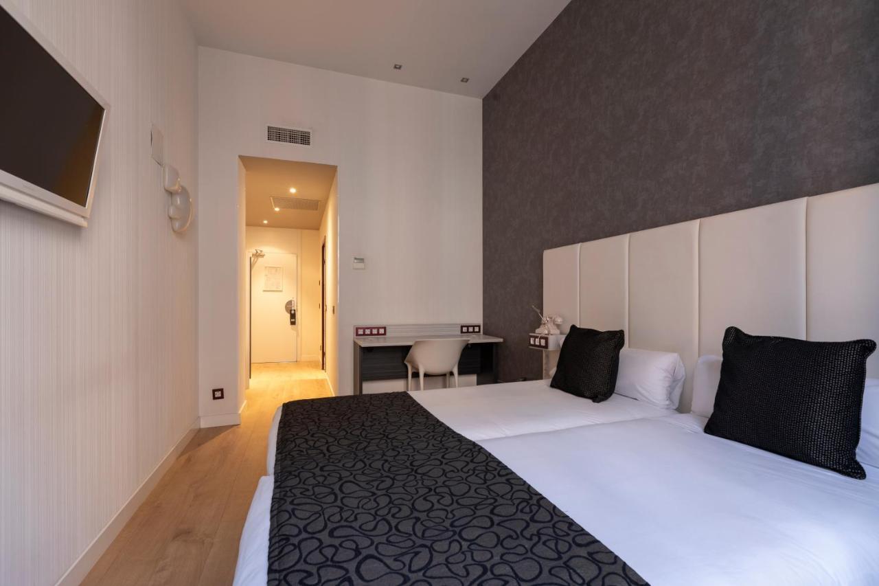 Double or Twin Room (1-2 Adults)