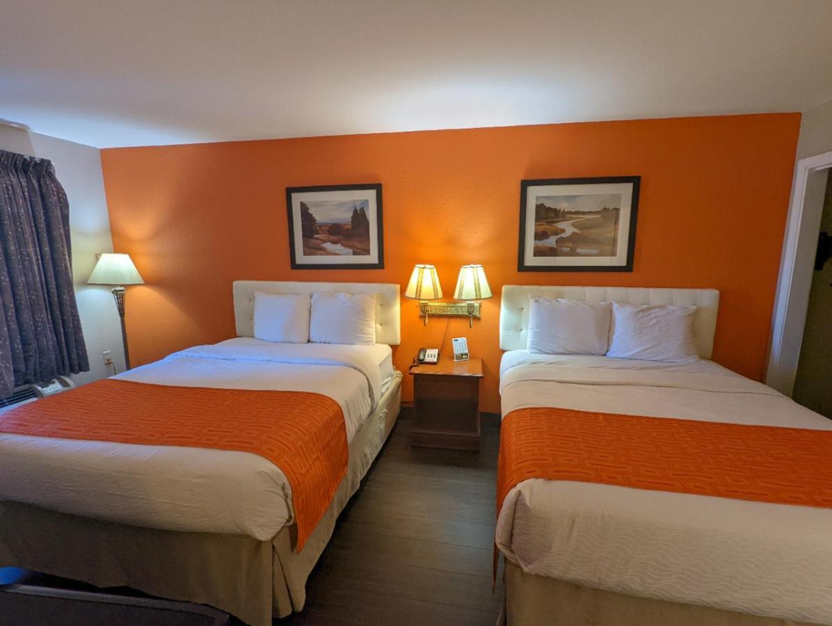 Queen Room with Two Queen Beds - Mobility Access/Non-Smoking