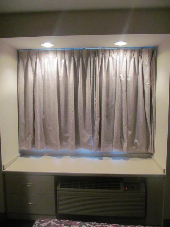 Queen Room with One Queen Bed - Disability Access/Non-Smoking