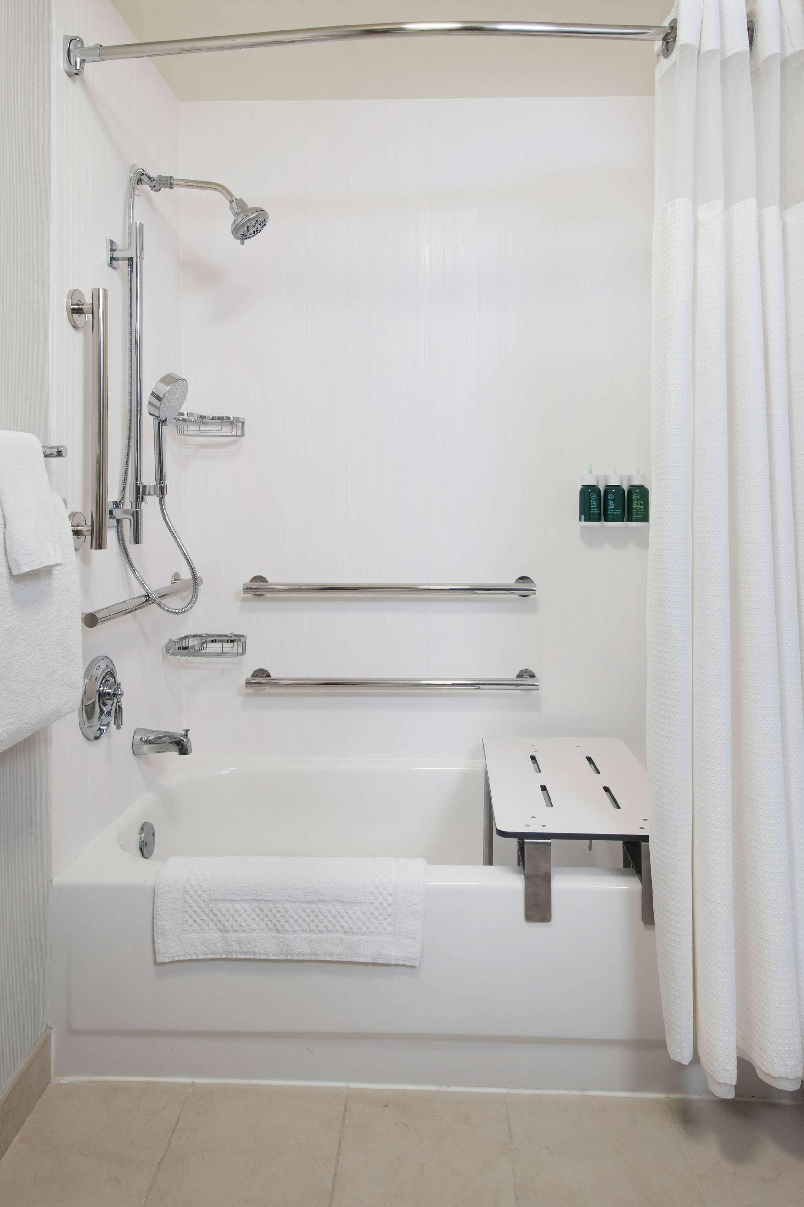 Mobility Accessible Guestroom King Tub