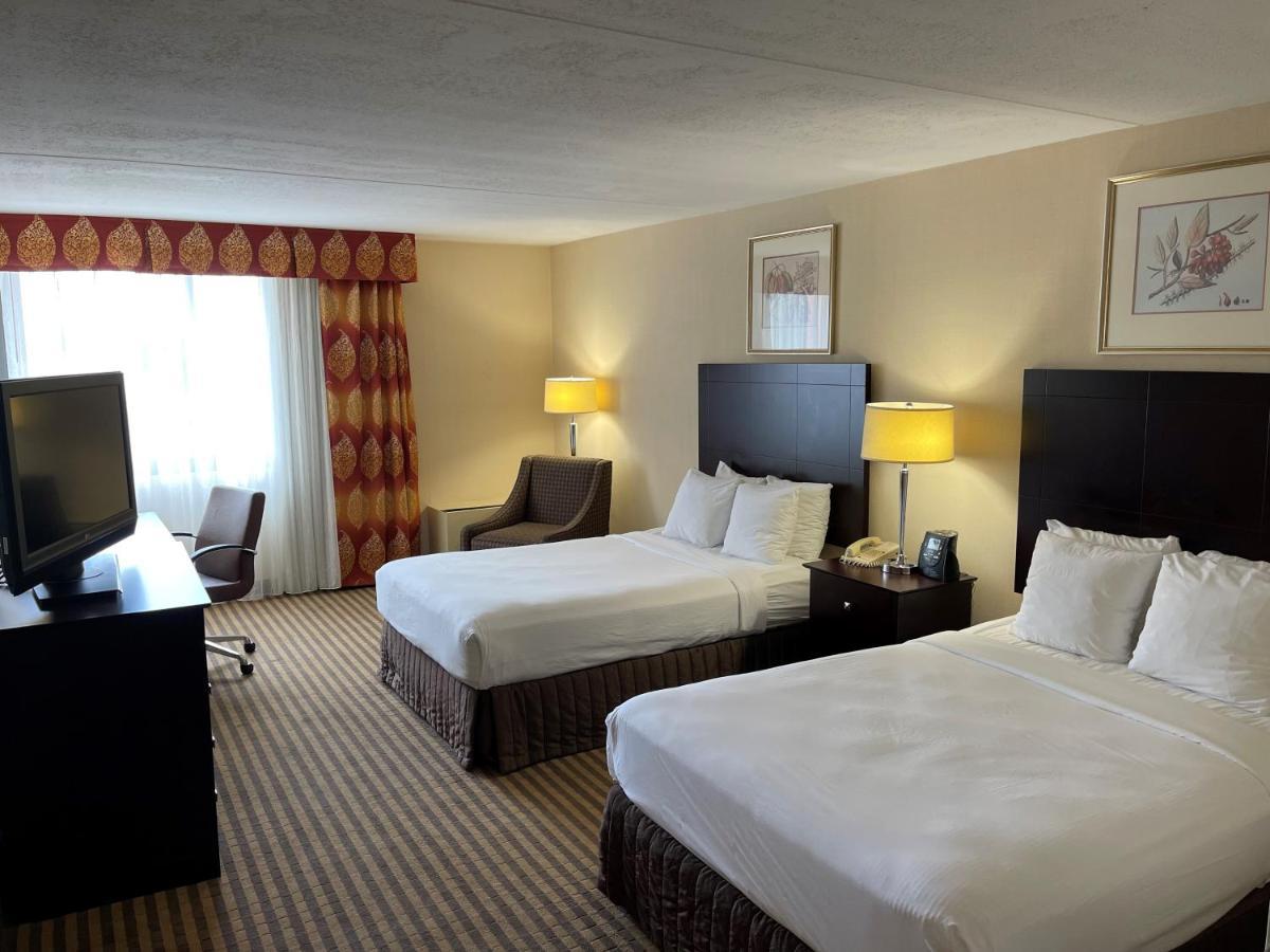 Double Room with Two Double Beds and Courtyard View - Non Smoking