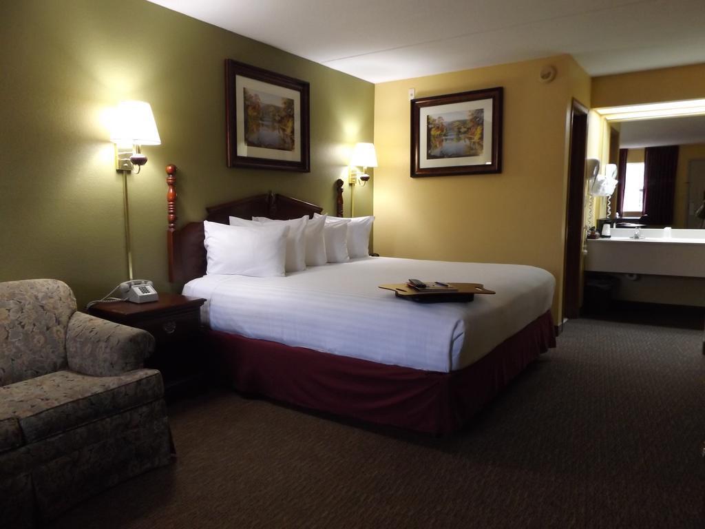 Premiere King Bed Select (Ground Level),685014786:JPEG
